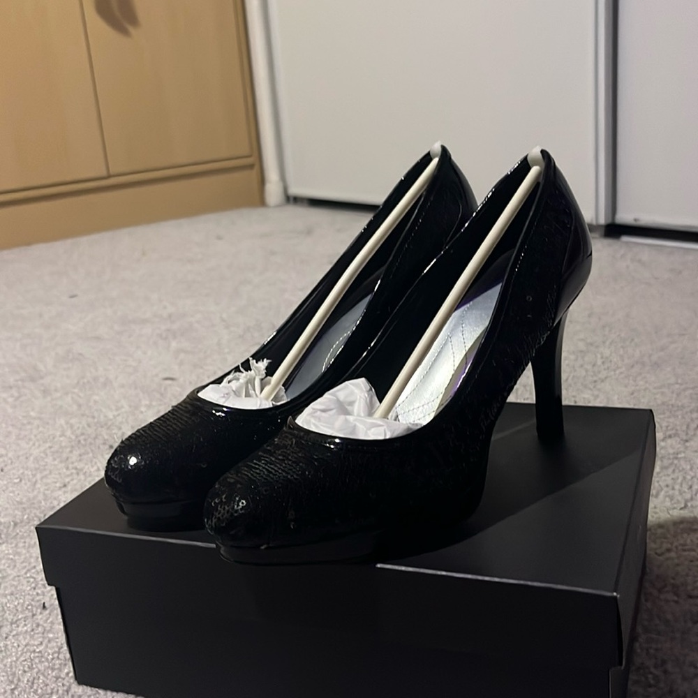 Tahari Black “Cheryl” Sequin High Heel | Size 9